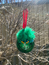 Load image into Gallery viewer, Grinch baubles
