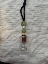 Load image into Gallery viewer, Beaded diffusers
